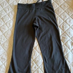 Lulu capris size 4